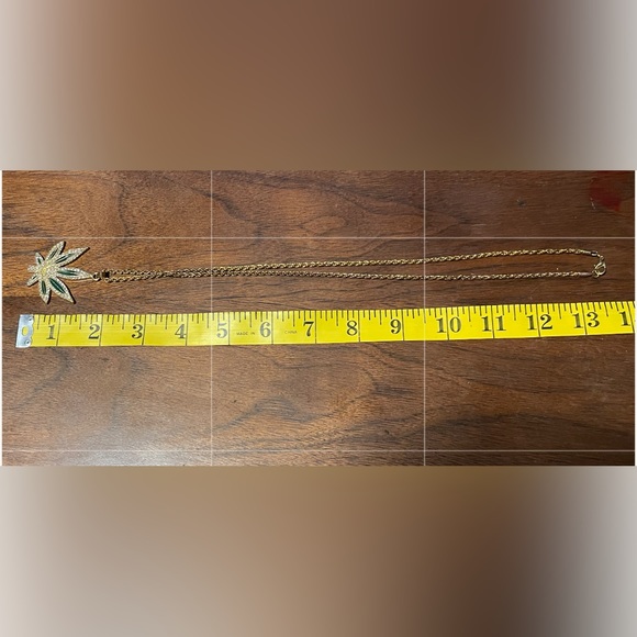 💨 Rhinestone Weed Cannabis Pendant Necklace Gold Color Chain Crab Clasp 💨 - Picture 5 of 7